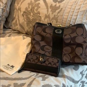 Coach Handbag with matching wallet & dust cover